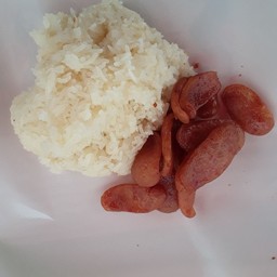 ข้าวเหนียวกุนเชียงทอด