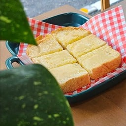 ขนมปังปิ้ง เนย&น้ำตาล