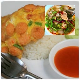 ไข่เจียวไส้กรอกราดข้าว+ต้มยำไก่ชุดมินิ