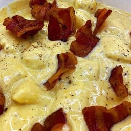 Gnocchi di Patate ทำสดๆ ก่อนเปิดร้าน 5-10ที่ ต่อวัน เสิร์ฟกับซอส Carbonara และ เบคอน