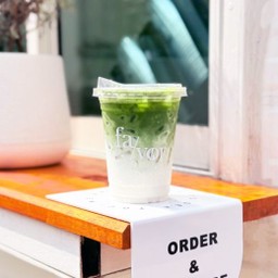 มัทฉะลาเต้นมโอ๊ต