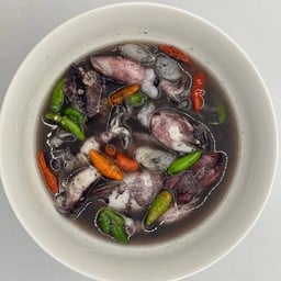 หมึกกะตอยต้มซอสพริกขี้หนู