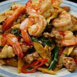 กระเพราหน่อไม้กุ้ง