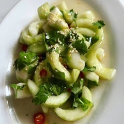 ยำแตงกวาน้ำมันงา