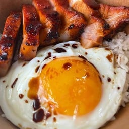 ข้าวหมูแดงฮ่องกง+ไข่ดาว