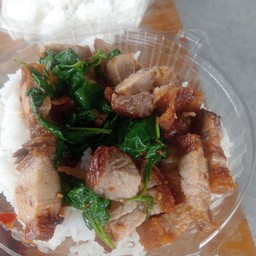 กระเพราหมูกรอบ