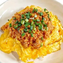 ข้าวหน้าหมูสับทอดกระเทียม