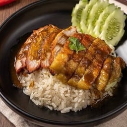 ข้าวมันหมูอบ+ไก่อบRoasted Pork +Chicken With Rice ( Line Man )