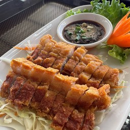 สามชั้นทอดน้ำปลา