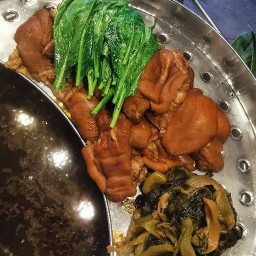 ร้านข้าวขาหมูคุณหนูบ้านโป่ง(เจ้าเก่า) ขาหมูคุณหนู