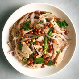 ยำเส้นเล็กหมูยอ (เมนูใหม่)