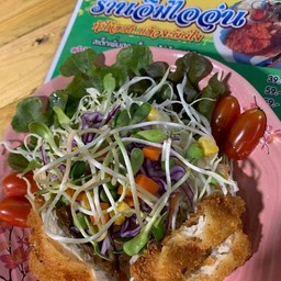 สลัดไก่ทอด