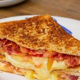 Smoked bacon and cheese ไม่ผัก 2ชิ้น sandwich