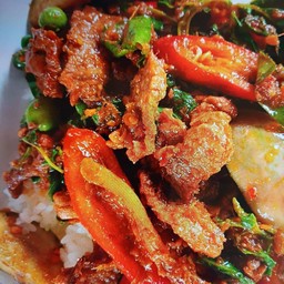 ข้าวราดผัดเผ็ดหมูป่า