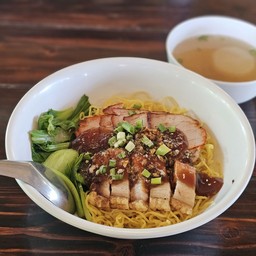 บะหมี่หมูแดง+หมูกรอบ