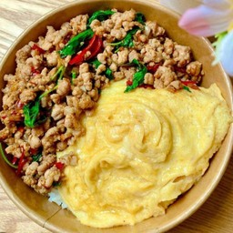 กะเพราหมูสับไข่ข้น