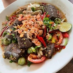 เกาเหลาปลาร้าเลือดและตีนไก่