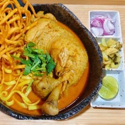 ข้าวซอยไก่น่องติดสะโพก (ชุดใหญ่)