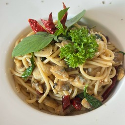 สปาเก็ตตี้พริกแห้งหอยลาย