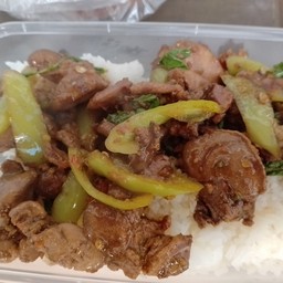 กระเพราเครื่องในไก่