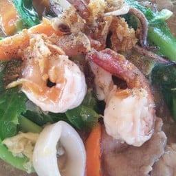 ราดหน้าเส้นใหญ่ทะเล