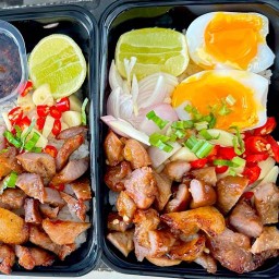 ข้าวหน้าหมูทอด(ข้าวขยำหมู)