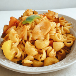 มักกะโรนีผัดไส้กรอก