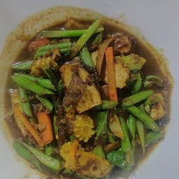 ผัดเครื่องแกงเจ (กับข้าว)