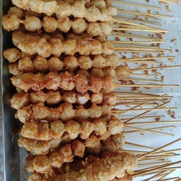 ลูกชิ้นทอดน้ำจิ้มรสเด็ด เจ