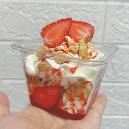 New!สตรอว์เบอร์รีวิปครีมครัมเบิล