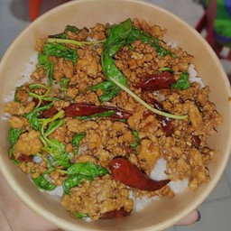 กระเพราหมูสับ