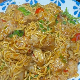 มาม่าผัดโหระพา  หมู/ไก่/โปรดระบุ
