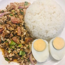 ข้าวหน้าลาบกุนเชียงหมูสับ+ไข่ต้ม
