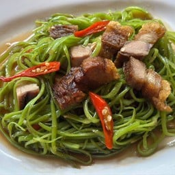 ผัดผักบุ้งฝอยหมูกรอบ(กับข้าว)