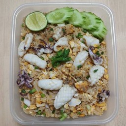 ข้าวผัด ปลาหมึก