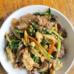 เส้นใหญ่ผัดขี้เมา