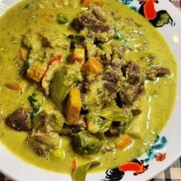 เขียวหวานผัดเเห้งเนื้อตุ๋น  (เนื้อไทยวากิว)