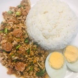 ข้าวหน้าลาบแหนมหมูสับ+ไข่ต้ม