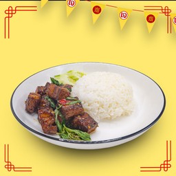 ข้าวกะเพราหมูกรอบเจ