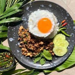 ข้าวกะเพราหมูสับ Stir fried mince pork with holy basil on rice