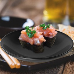 ข้าวห่อสาหร่ายหน้าแซลม่อล