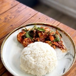 ข้าวกะเพรากุ้ง พริกแห้ง