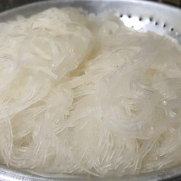 วุ้นเส้นลวก ใส่น้ำมัน ဝူးစေ့ လူ့