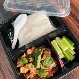 ข้าวลาบไก่แซ่บๆ