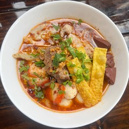 ก๋วยเตี๋ยวหมูรวมต้มยำ