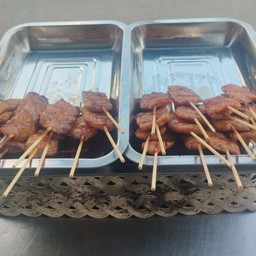 ชุดรวมหมูปิ้งโบราณ 5 ไม้ หมูปิ้งนมสด 5 ไม่้ แถมข้าวเหนียว 1 ห่อ