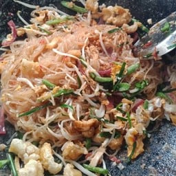 ผัดไทย กากหมูป้าเยาว์ ซอยคำปาย