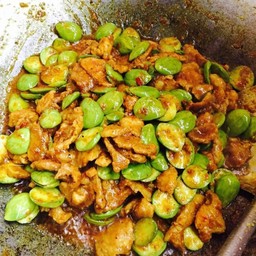 หมูเนื้อแดงผัดสะตอพริงแกงใต้