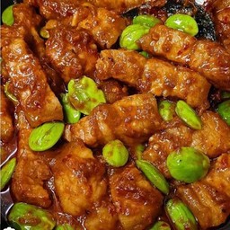 สามชั้นผัดสะตอพริกแกงใต้