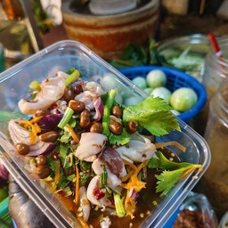 ยำคางปลาหมึก